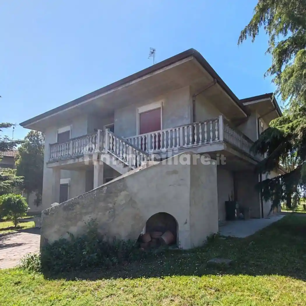 Villa in vendita a Bondeno
