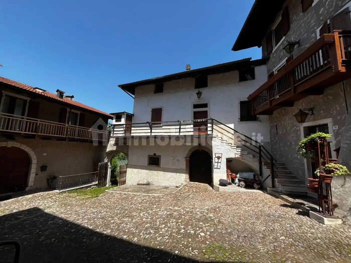 Rustico - Casale in vendita a Trento