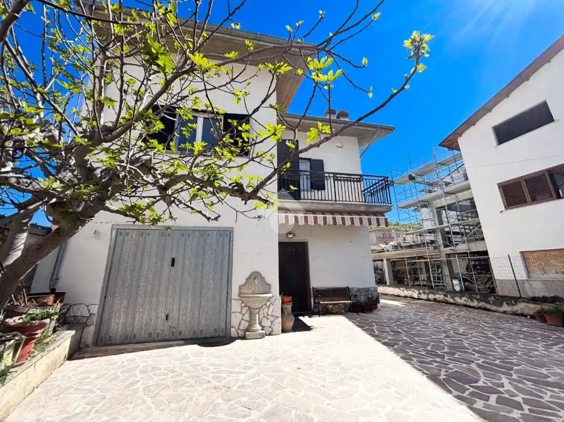 Villa in vendita a L'Aquila