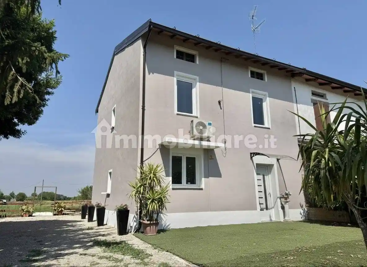 Villa in vendita a Roccabianca