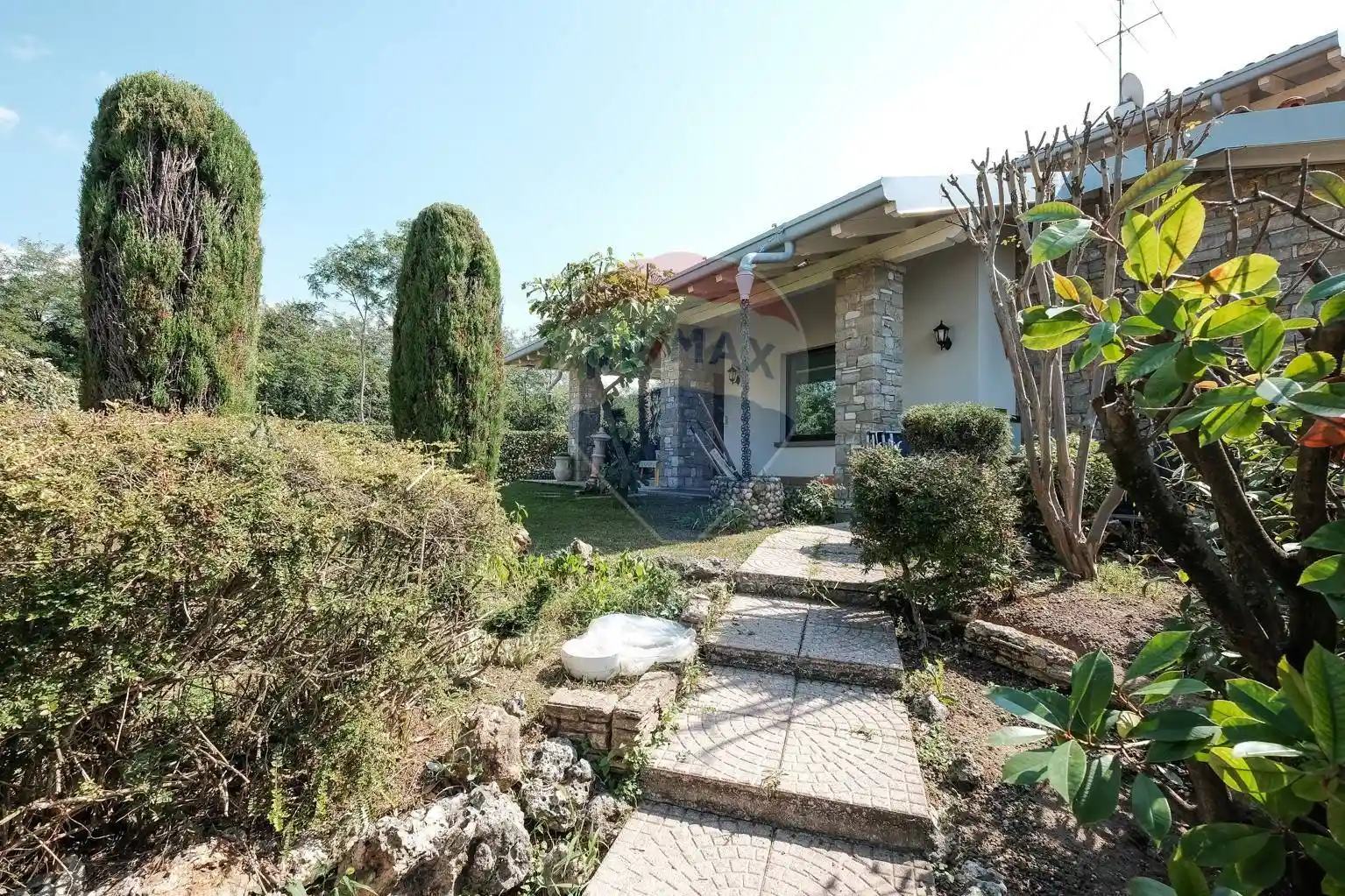 Villa in vendita a Carobbio degli Angeli