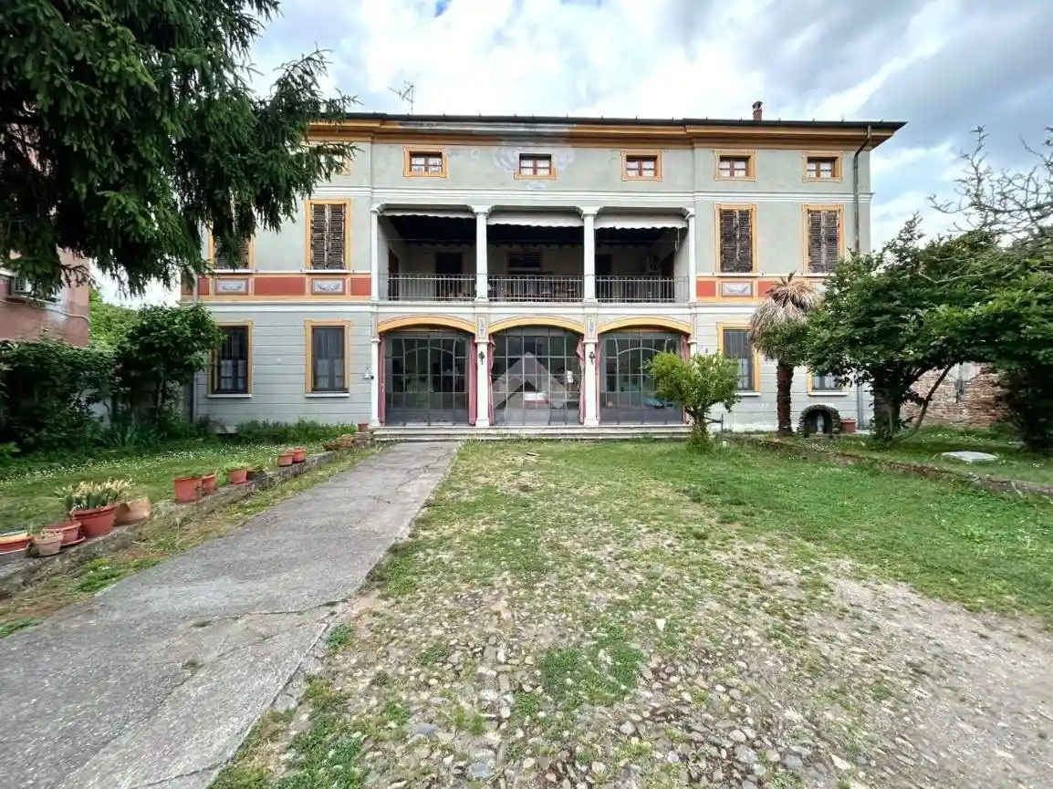 Casa indipendente in vendita a Dello