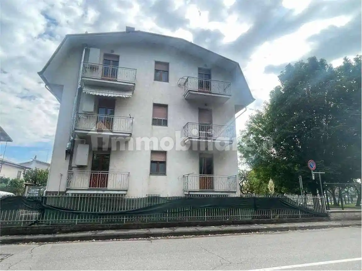 Palazzo - Edificio in vendita a Dorno