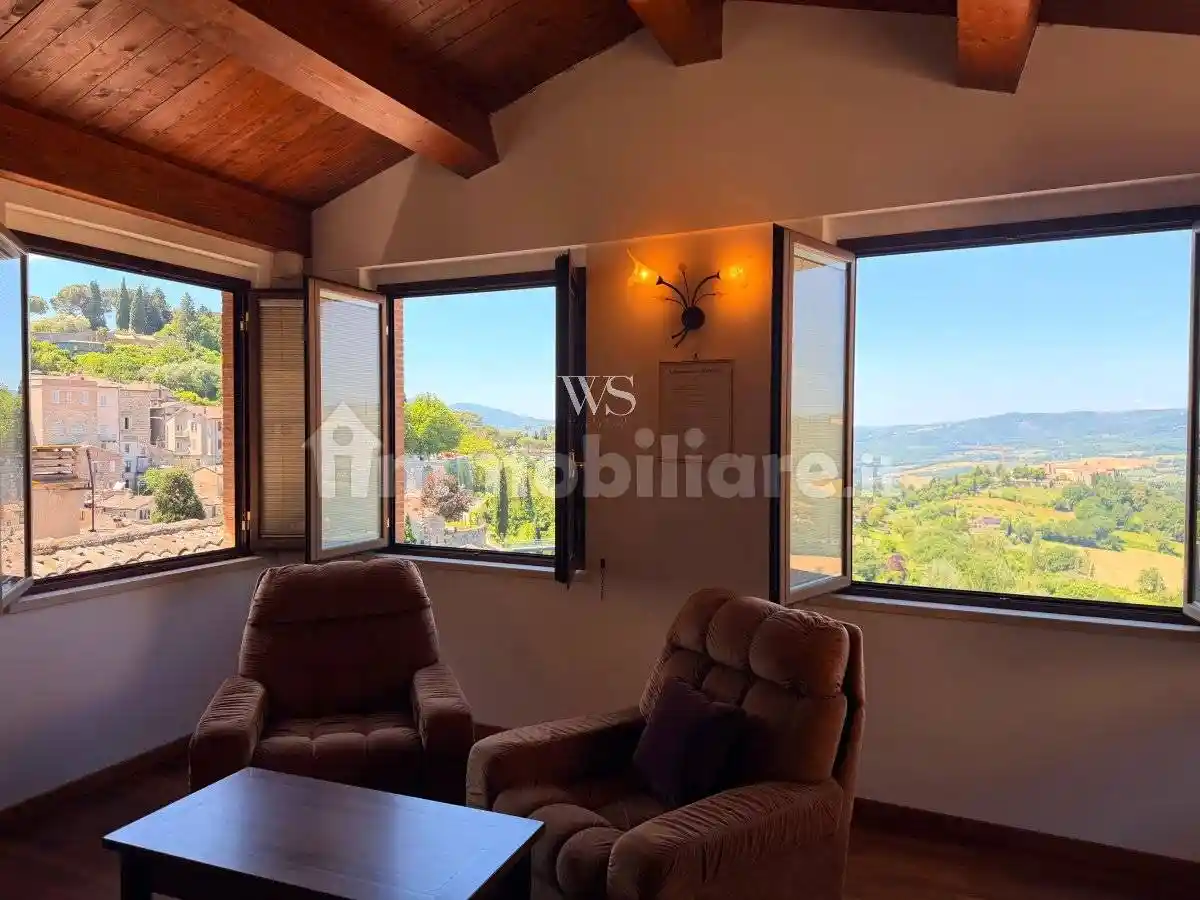 Casa indipendente in vendita a Todi