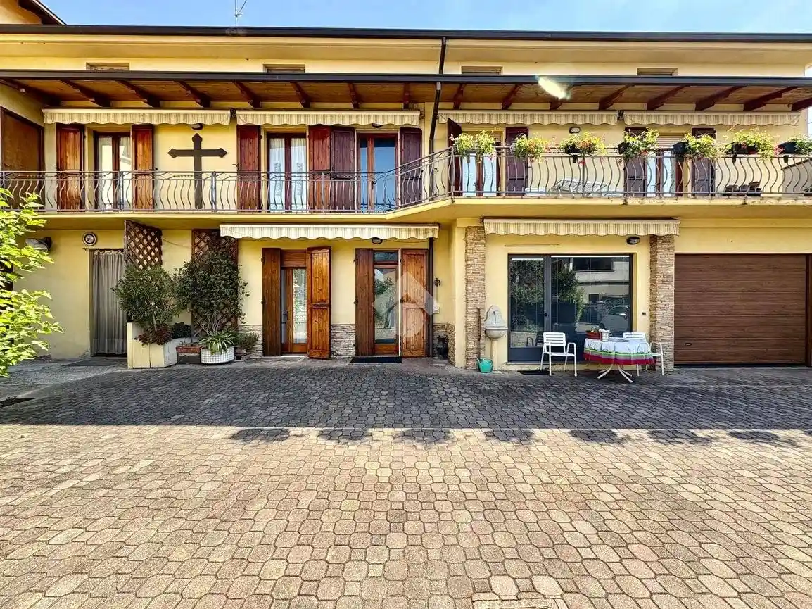 Villa in vendita a Adro