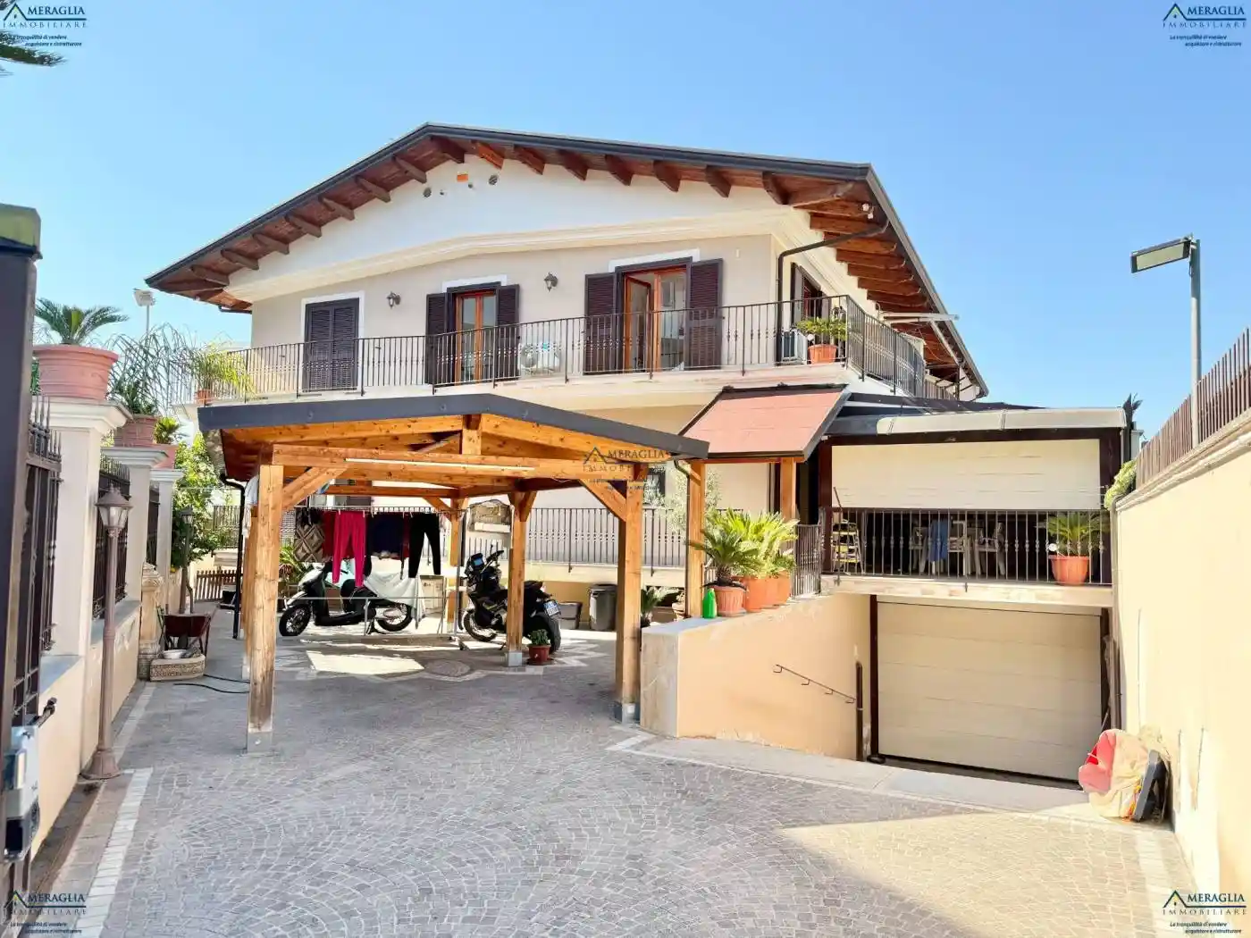 Villa in vendita a Parete