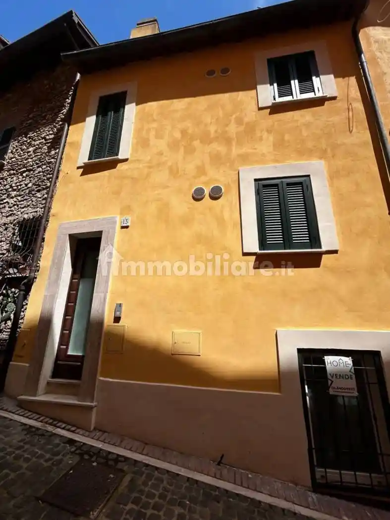 Palazzo - Edificio in vendita a Monterotondo
