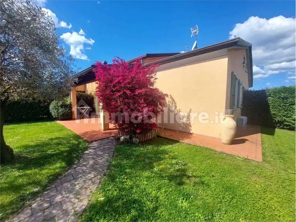 Casa indipendente in vendita a Sarzana