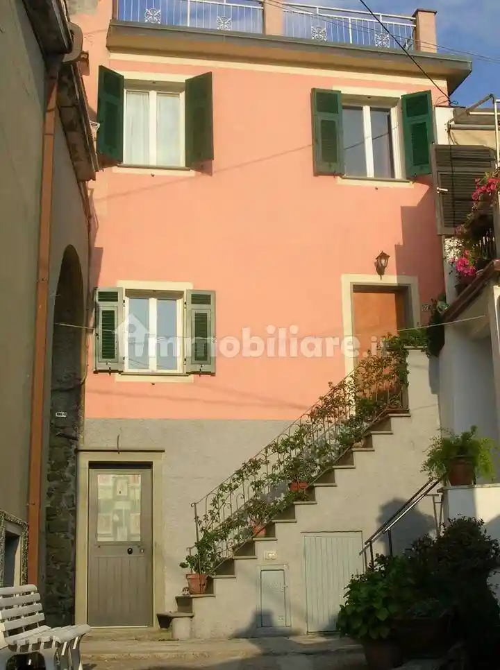 Appartamento in vendita a Follo