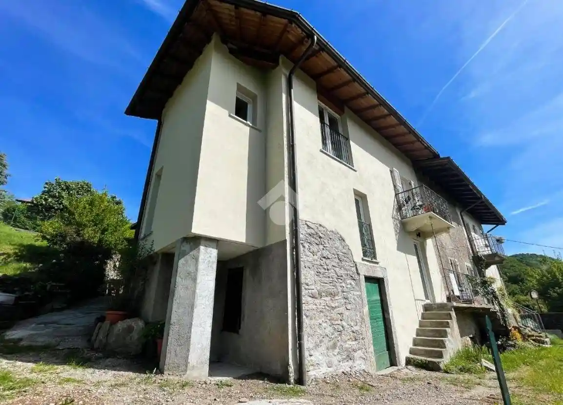 Casa indipendente in vendita a Porto Ceresio