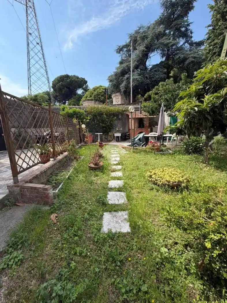 Casa indipendente in vendita a Genova