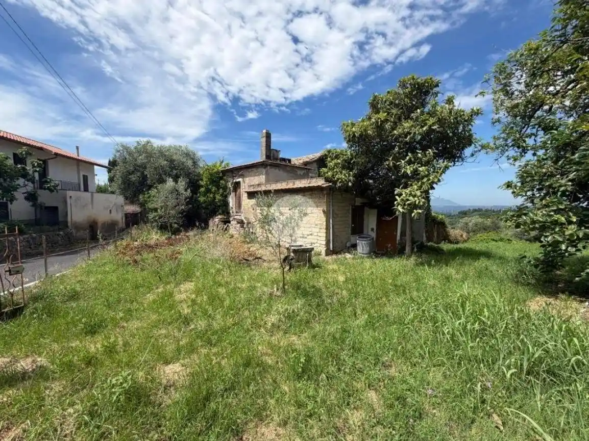 Casa indipendente in vendita a Fara in Sabina