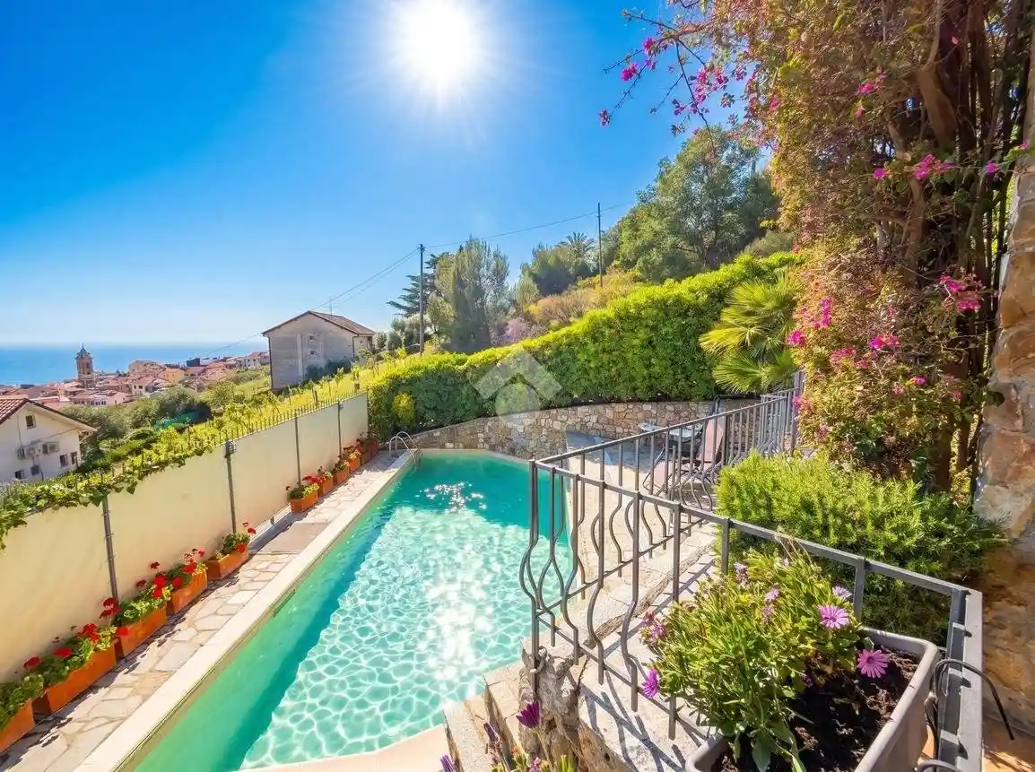 Villa in vendita a Costarainera