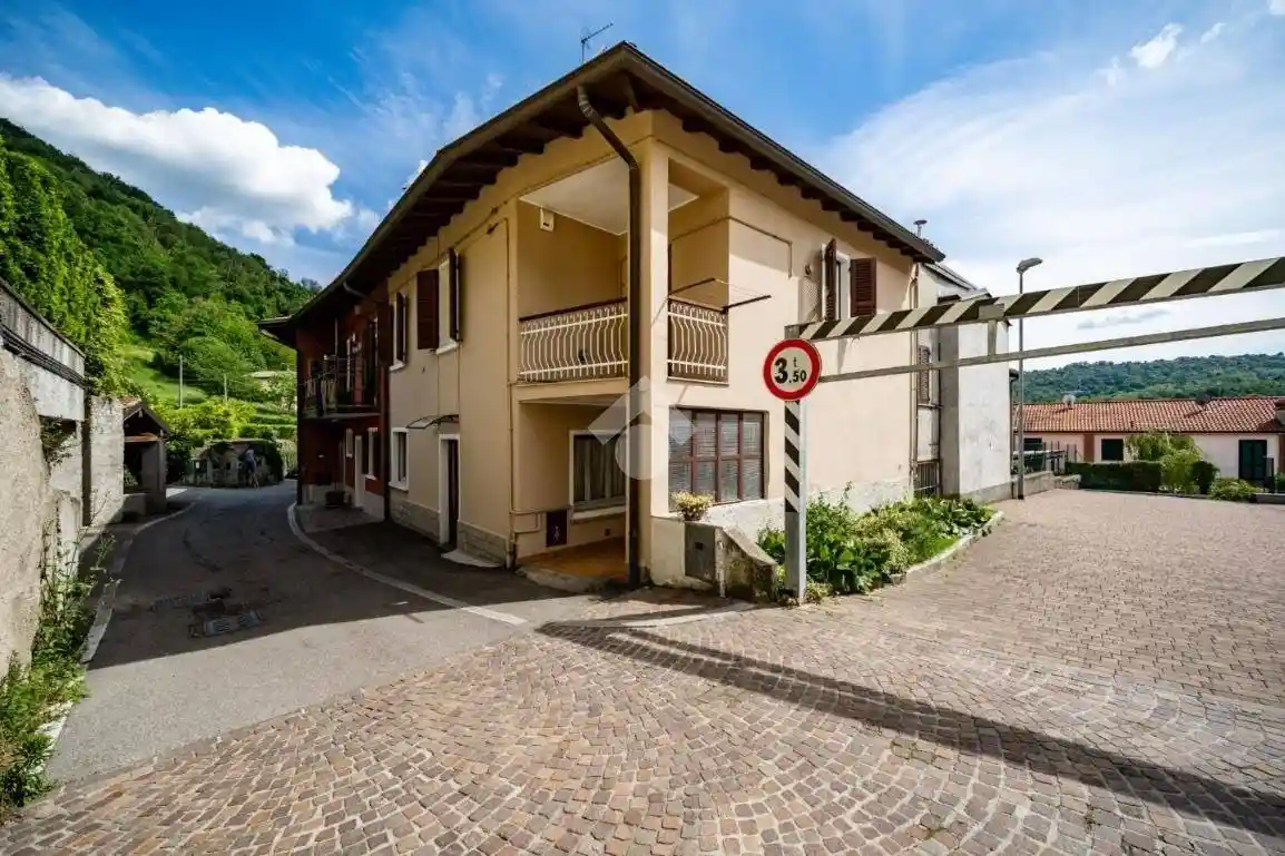 Casa indipendente in vendita a Castello di Brianza