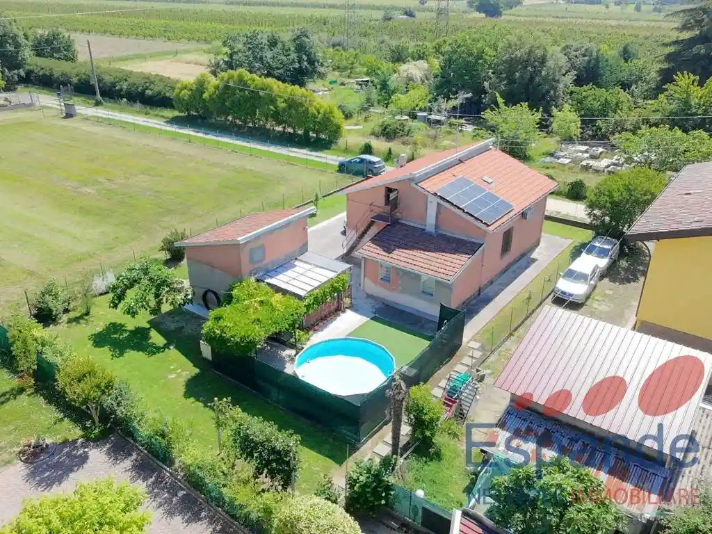 Casa indipendente in vendita a Forlì