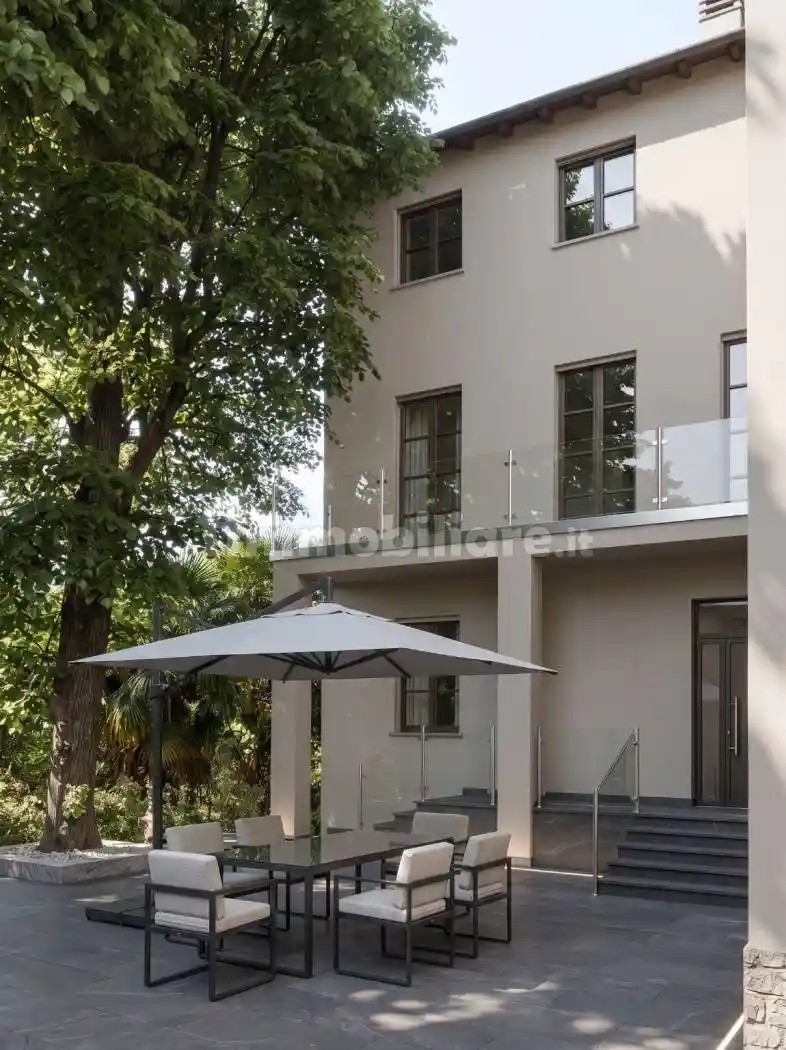 Palazzo - Edificio in vendita a Cuasso al Monte