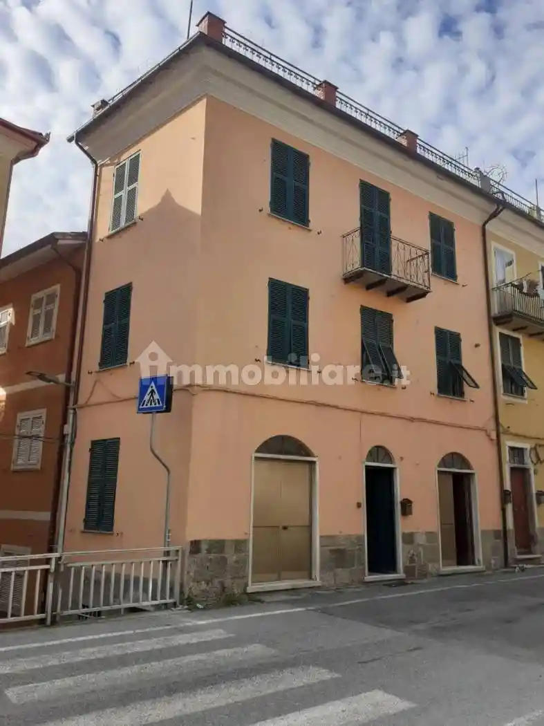 Villa in vendita a Montebruno