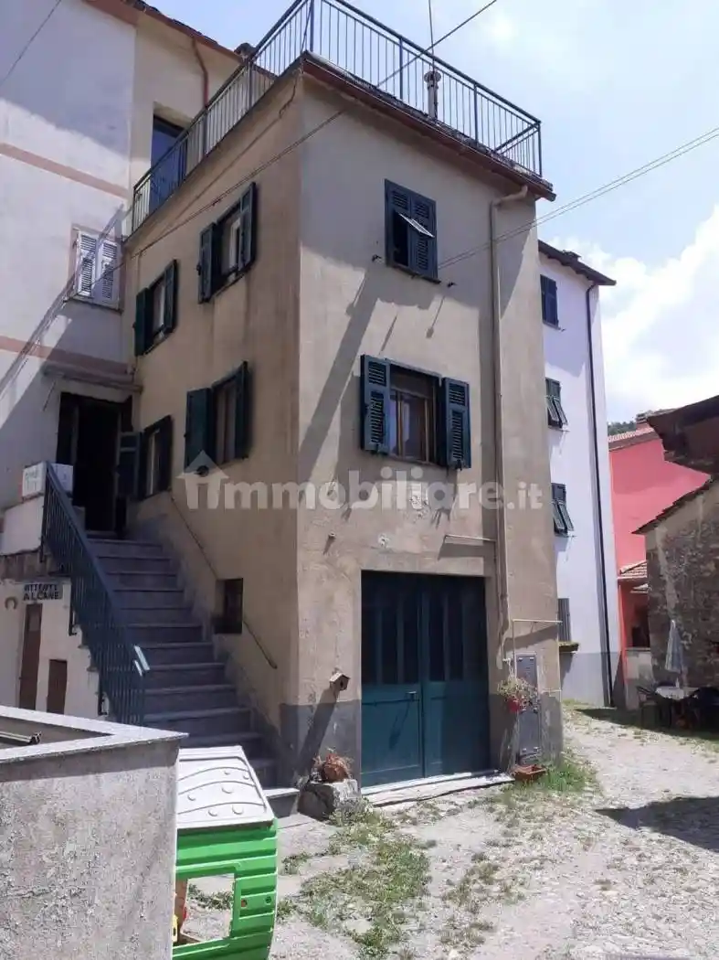 Appartamento in vendita a Montebruno