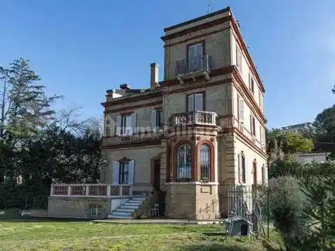 Villa in vendita a Ancona