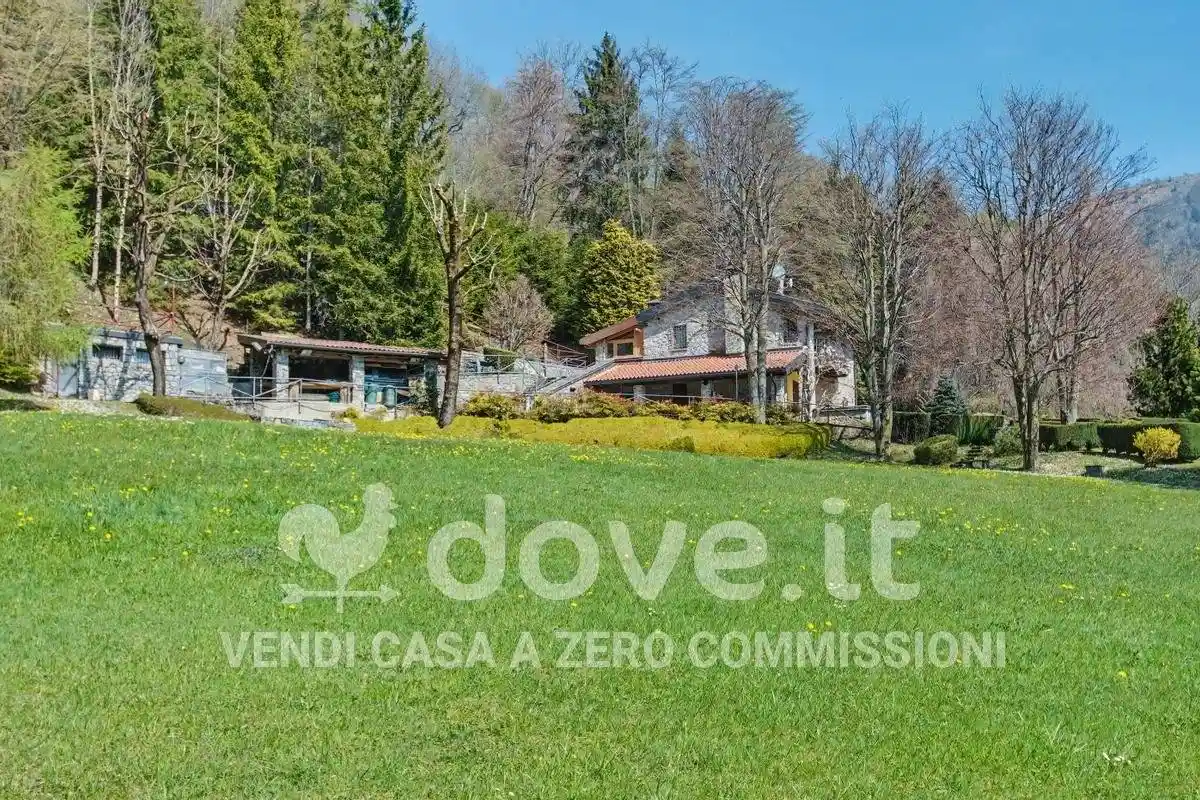Villa in vendita a Dossena
