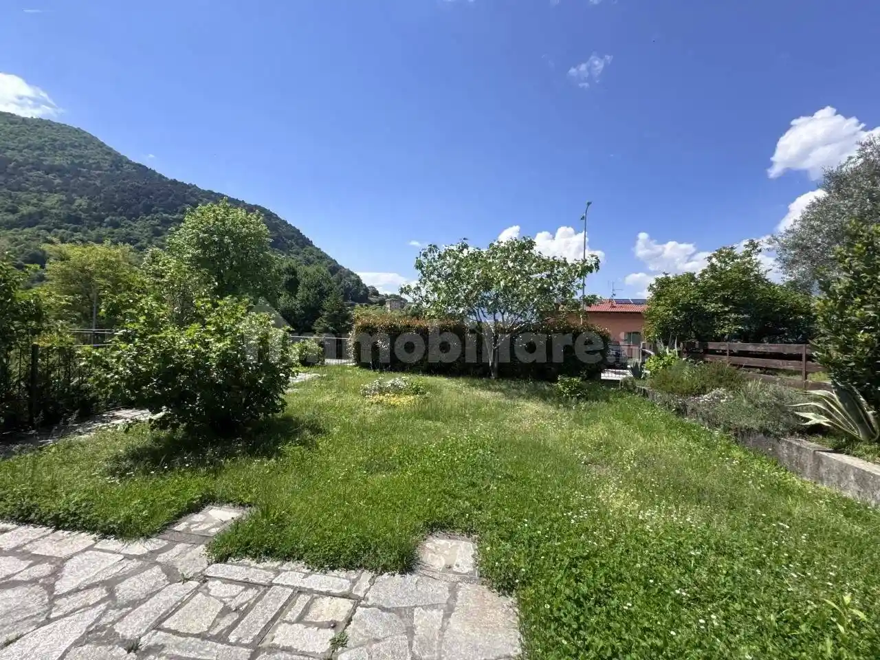 Appartamento in affitto a Bellano