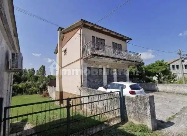 Palazzo - Stabile in vendita a Porto Tolle
