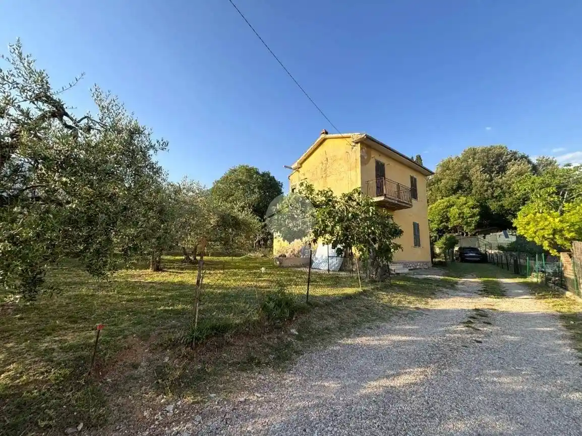Rustico - Casale in vendita a Terni