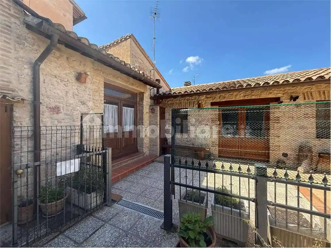 Casa indipendente in vendita a Giano dell'Umbria