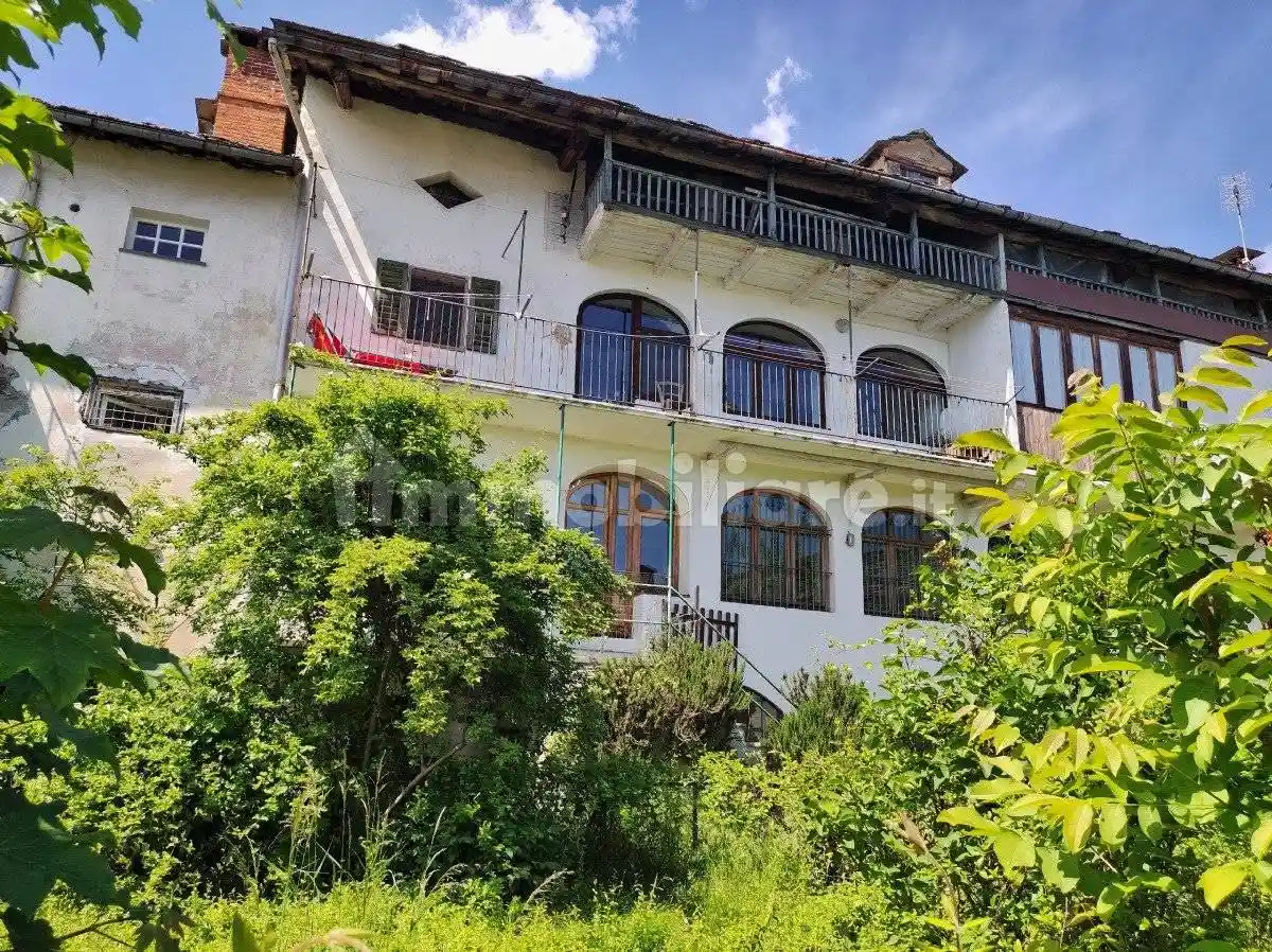 Casa indipendente in vendita a Valchiusa