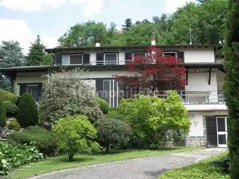 Villa in vendita a Proserpio