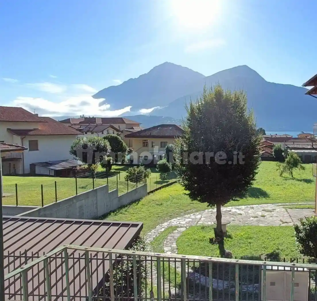 Villa in vendita a Dongo