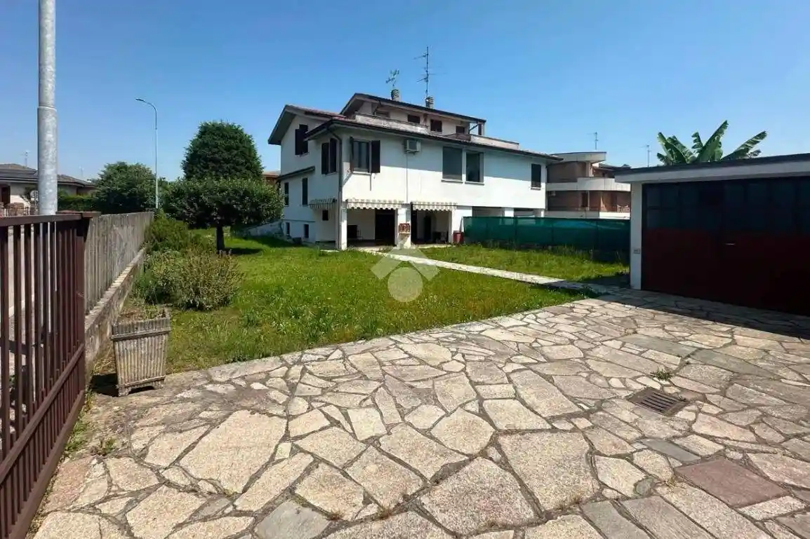 Villa in vendita a Chieve
