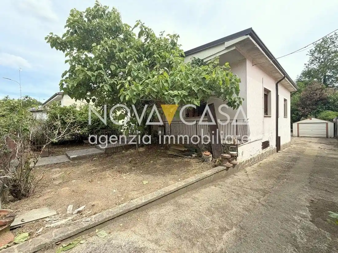 Villa in vendita a Izano