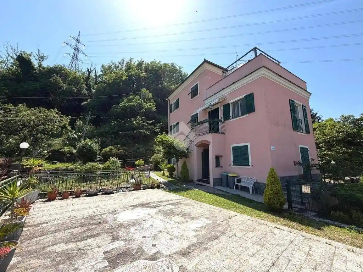 Villa in vendita a Serra Riccò