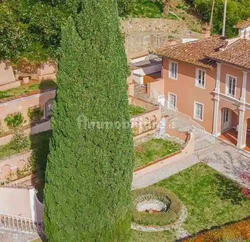 Villa in vendita a Pescia