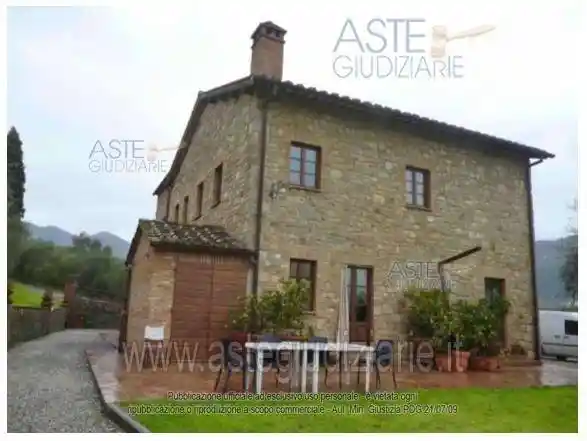 Palazzo - Stabile in vendita a Pescia