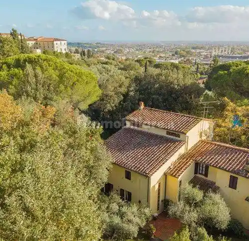 Villa in vendita a Pescia