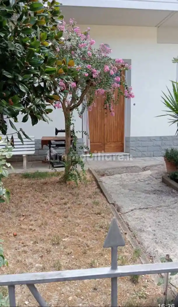 Casa indipendente in affitto a Campi Bisenzio