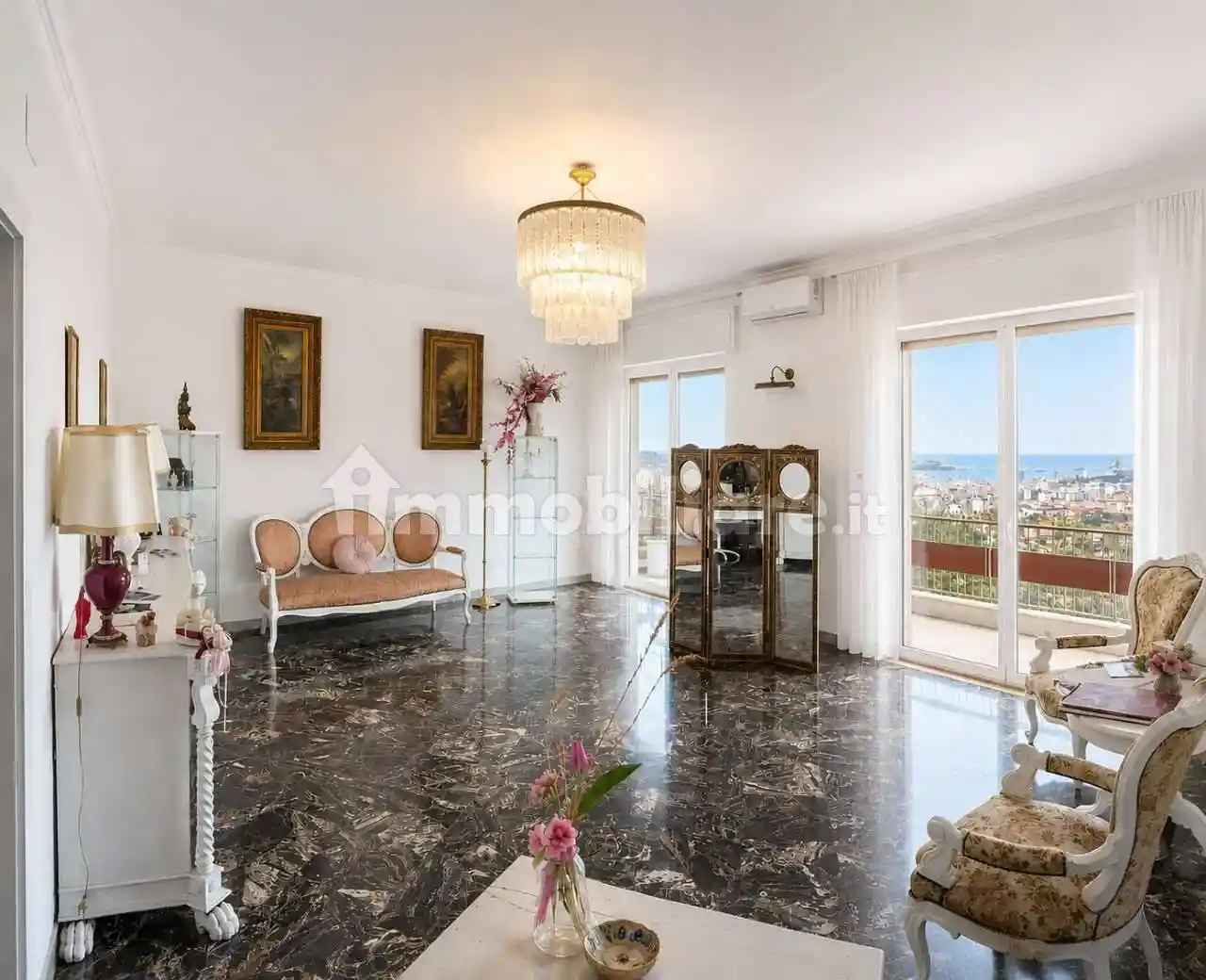 Appartamento in vendita a Napoli