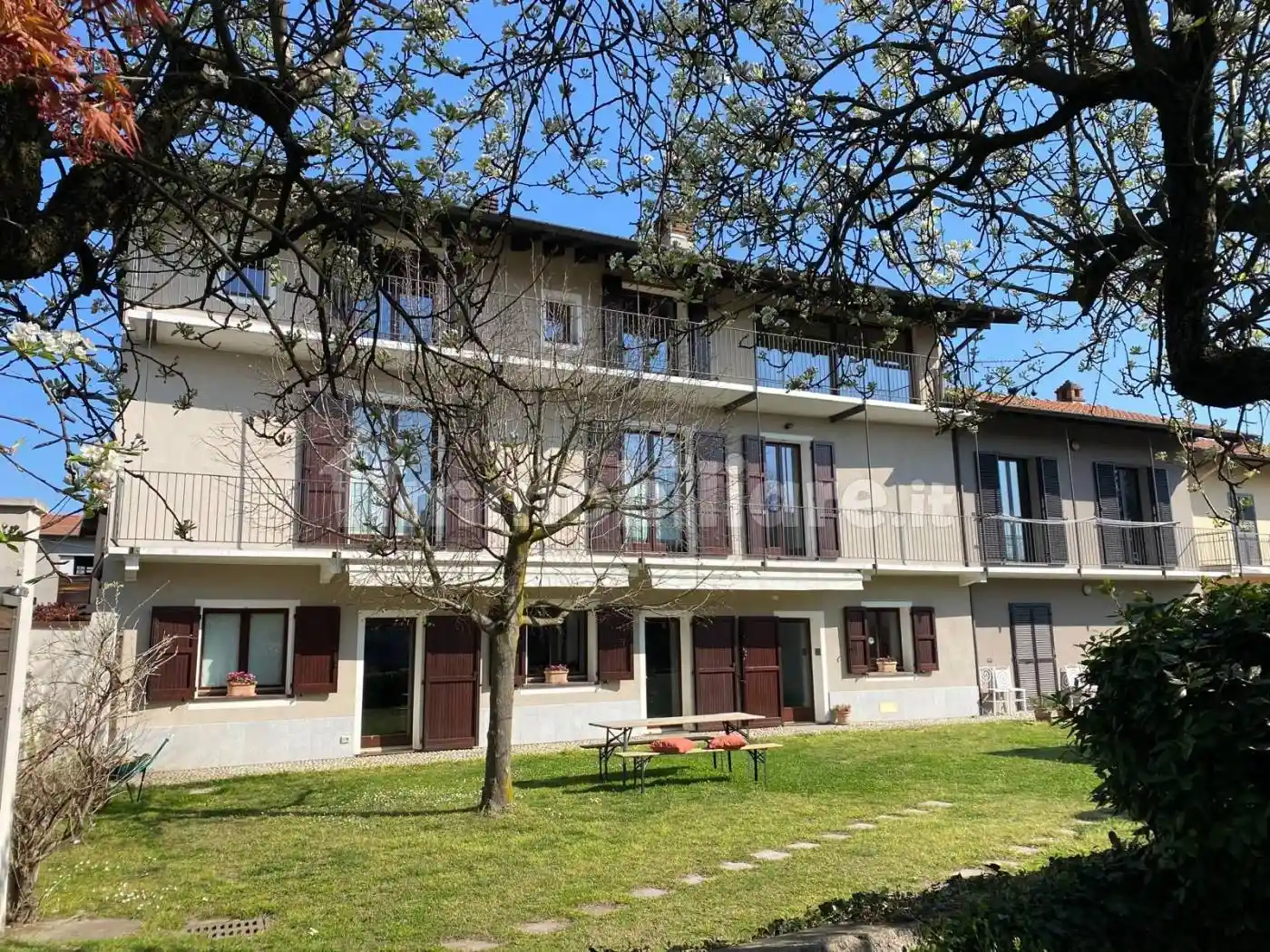 Villa in vendita a Varallo Pombia