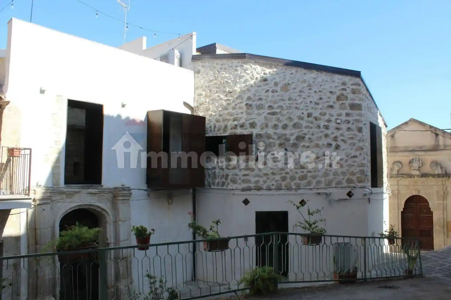 Palazzo - Edificio in vendita a Favara