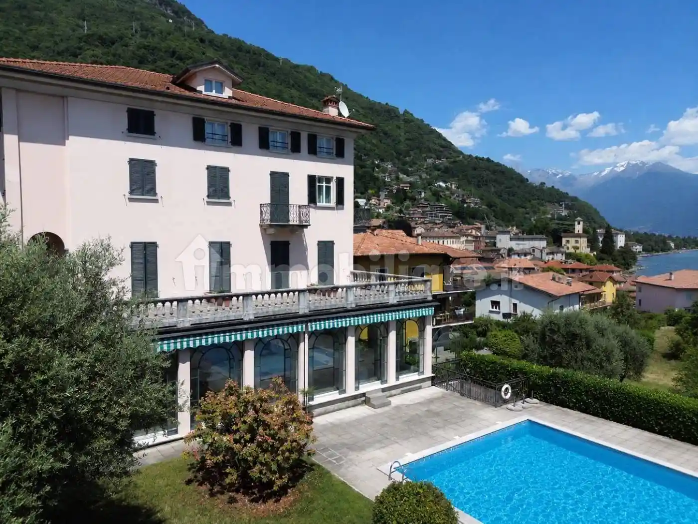 Palazzo - Edificio in vendita a Gravedona ed Uniti