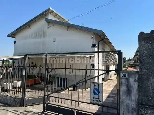 Villa in vendita a Trecate