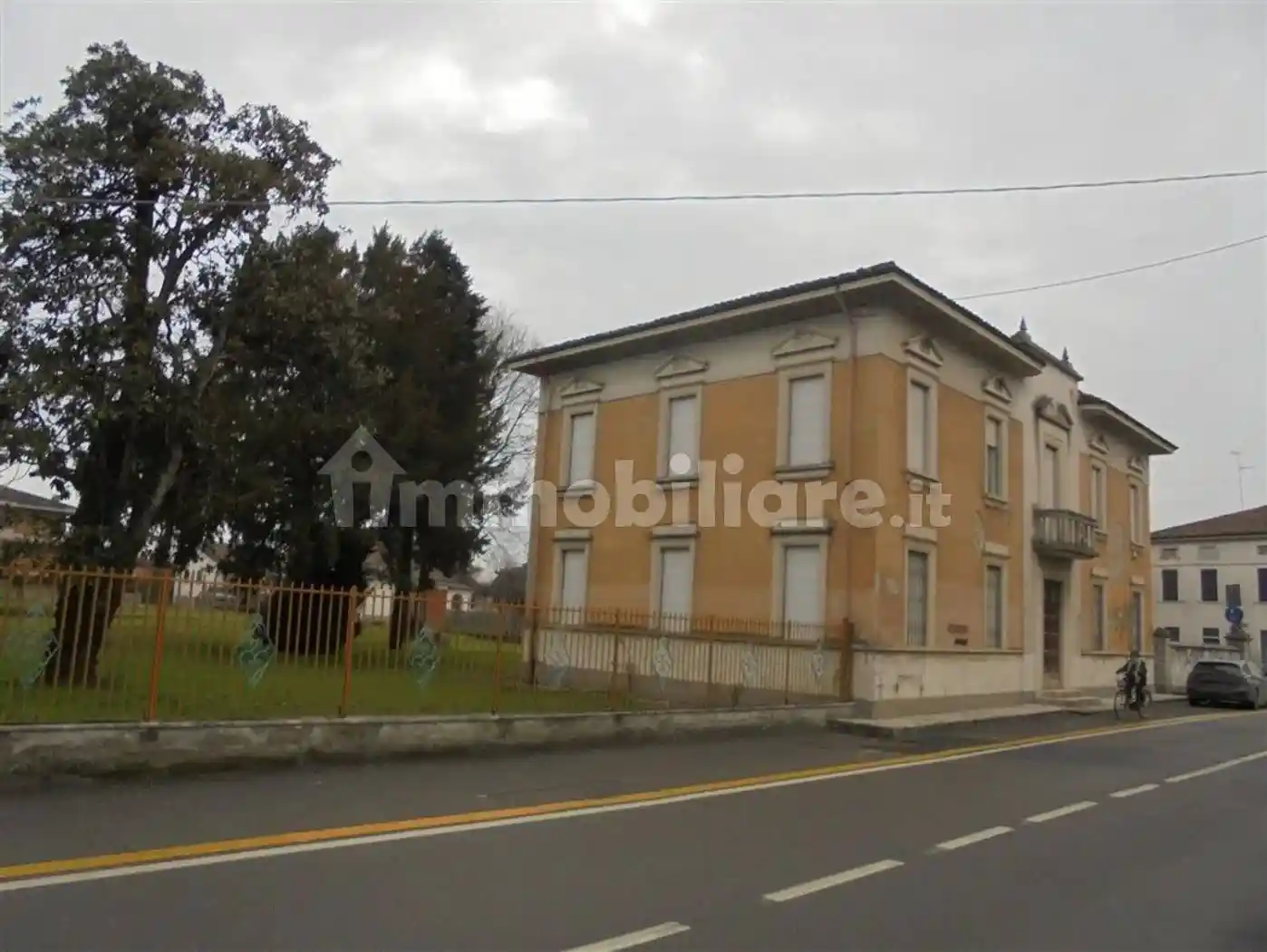 Villa in vendita a Castelvetro Piacentino