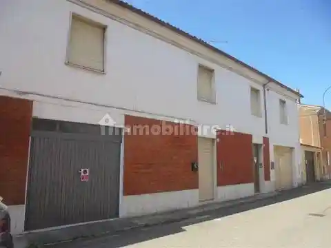 Villa in vendita a Monticelli d'Ongina