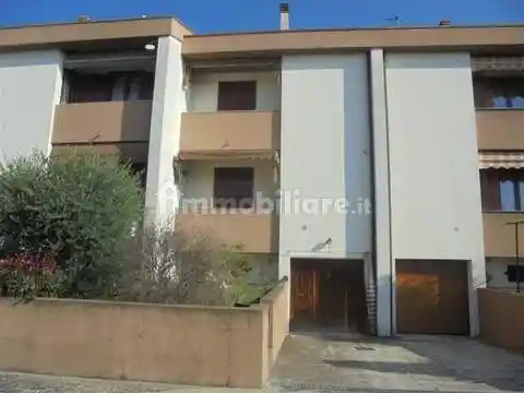 Villa in vendita a Villanova sull'Arda