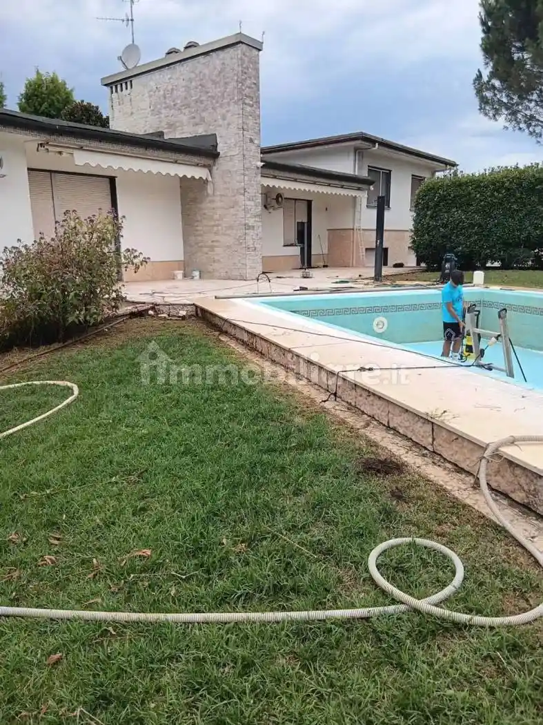 Villa in vendita a Cremona