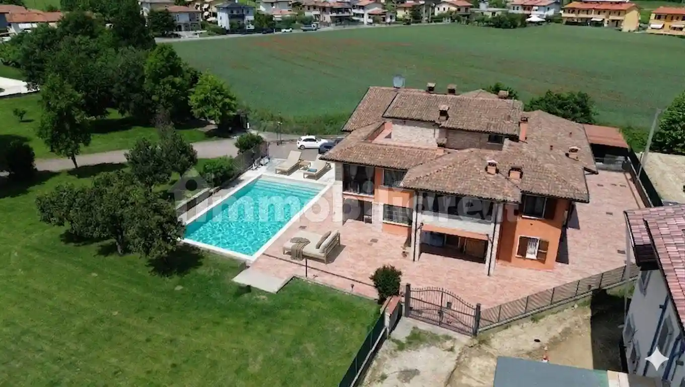 Villa in vendita a Desenzano del Garda