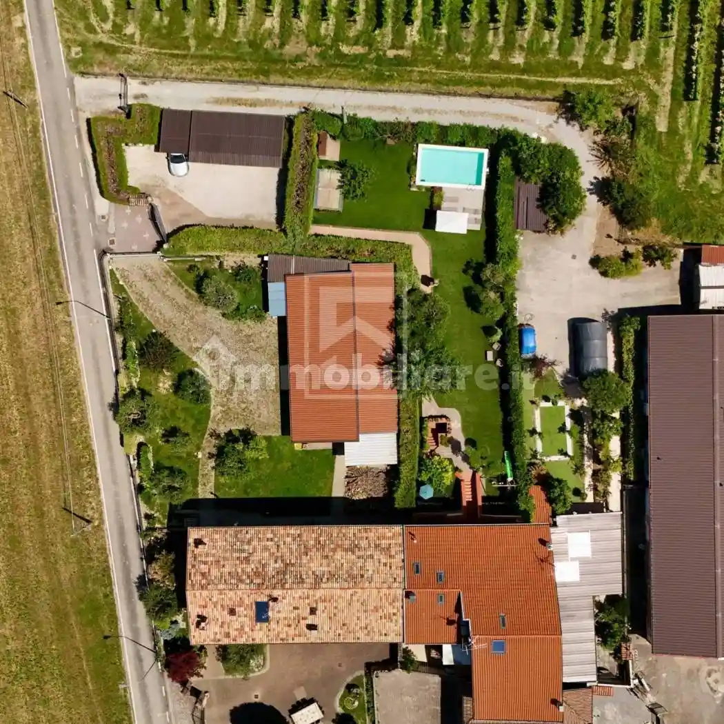 Casa indipendente in vendita a Desenzano del Garda