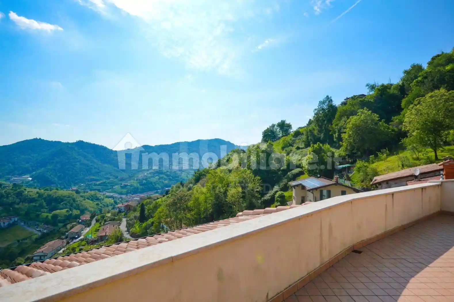 Appartamento in vendita a Adrara San Martino